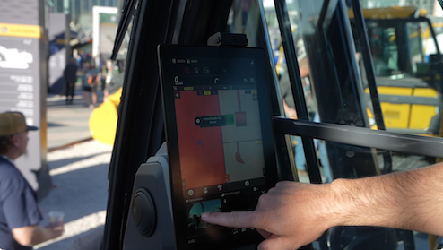 John Deere new excavators with integrated Leica Geosystems 3D machine control